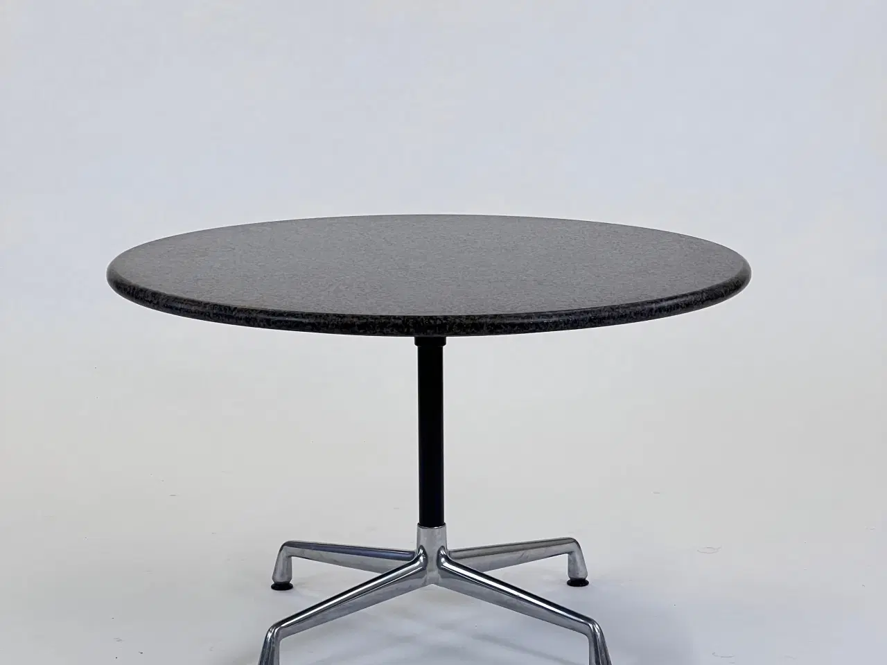 Billede 1 - Vitra Loungebord i Granit Ø100 cm