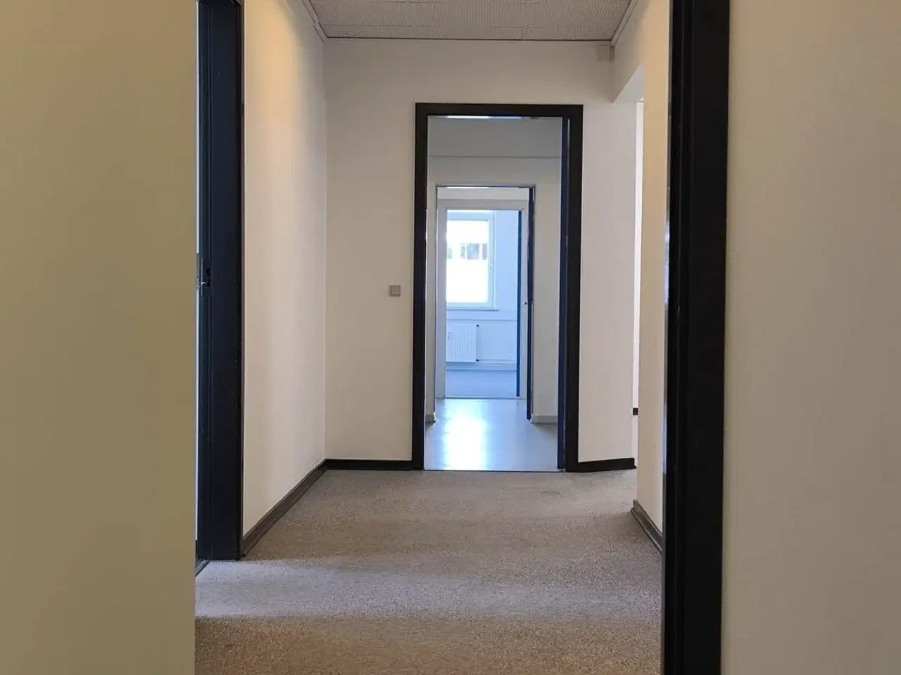 Billede 4 - 197m2 Kontorlejemål I Stueplan. egen indgang og parkeringsplads.