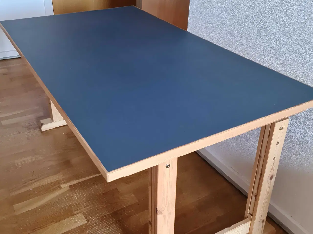 Billede 1 - Skrivebord med indstillelig højde og bordplade