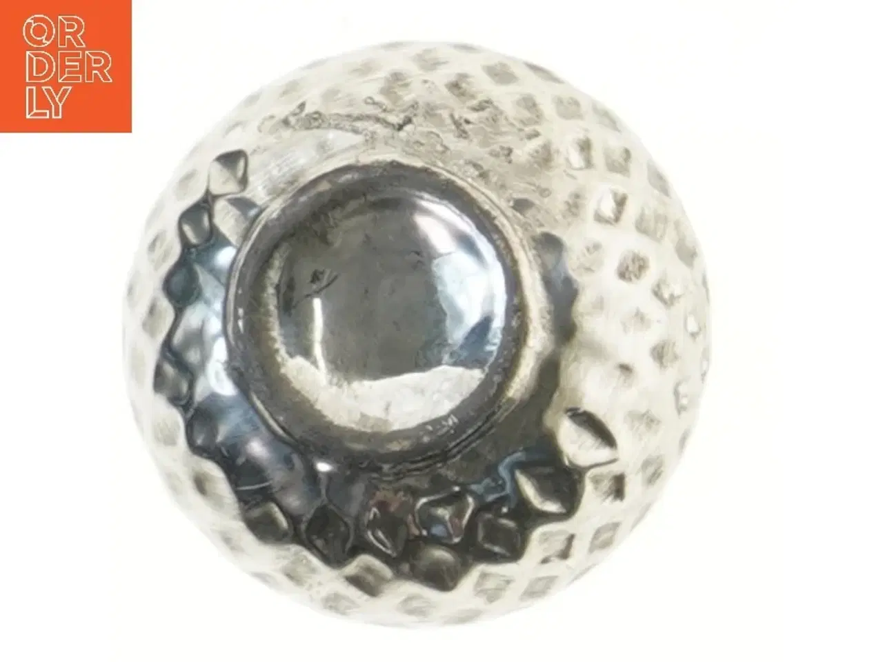 Billede 3 - Lille metalvase med mønster (str. 11x9 cm)