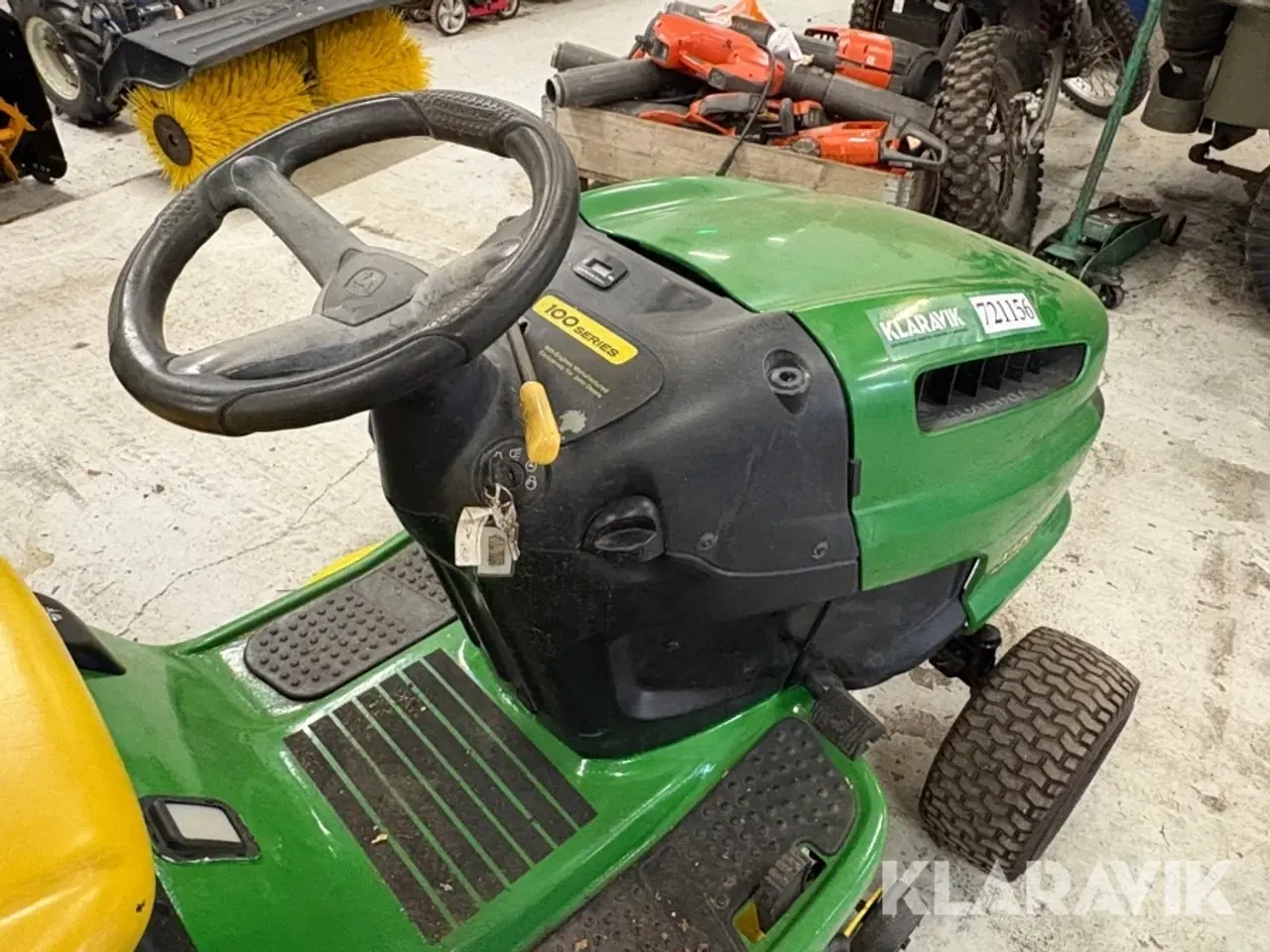 Billede 11 - Græsslåmaskine John Deere X120