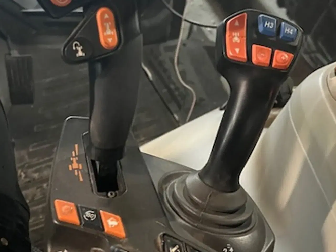 Billede 8 - Massey Ferguson 7726 S DynaVT Med front læsser. Læsser er meget lidt brugt.