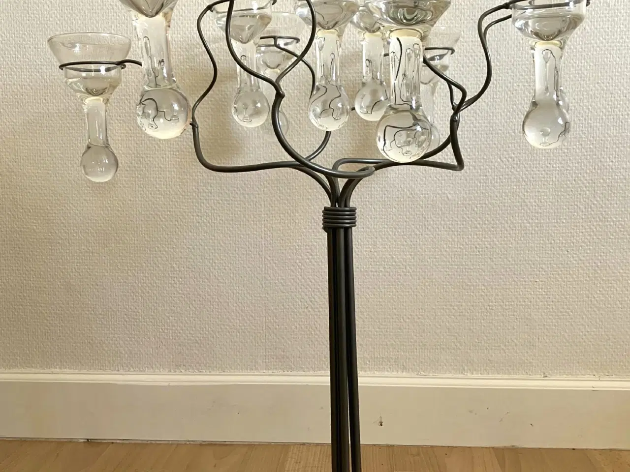 Billede 1 - Gulvstage – metaltræ med 10 glas til lys. 