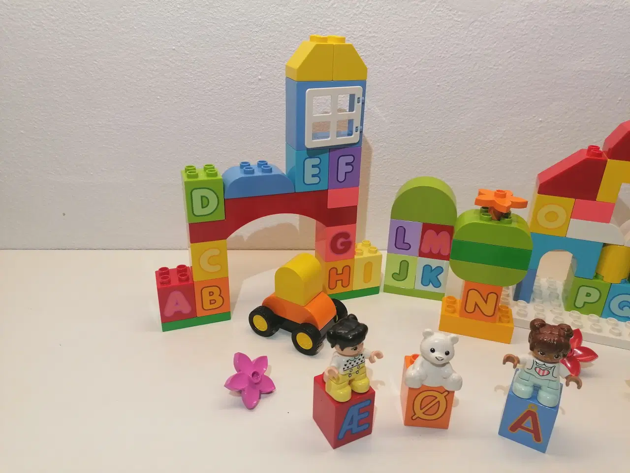 Billede 2 - Duplo Alfabet By med mange forskellige figurer, 