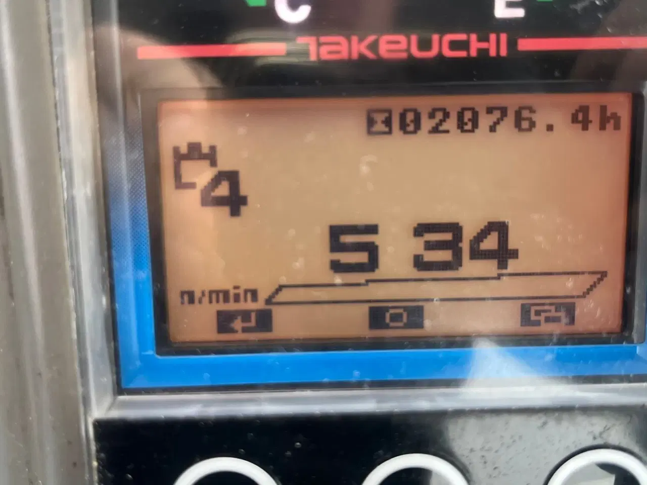 Billede 13 - Takeuchi TB225 Hydraulisk Tiltfæste, centralsmørring +3 skovle