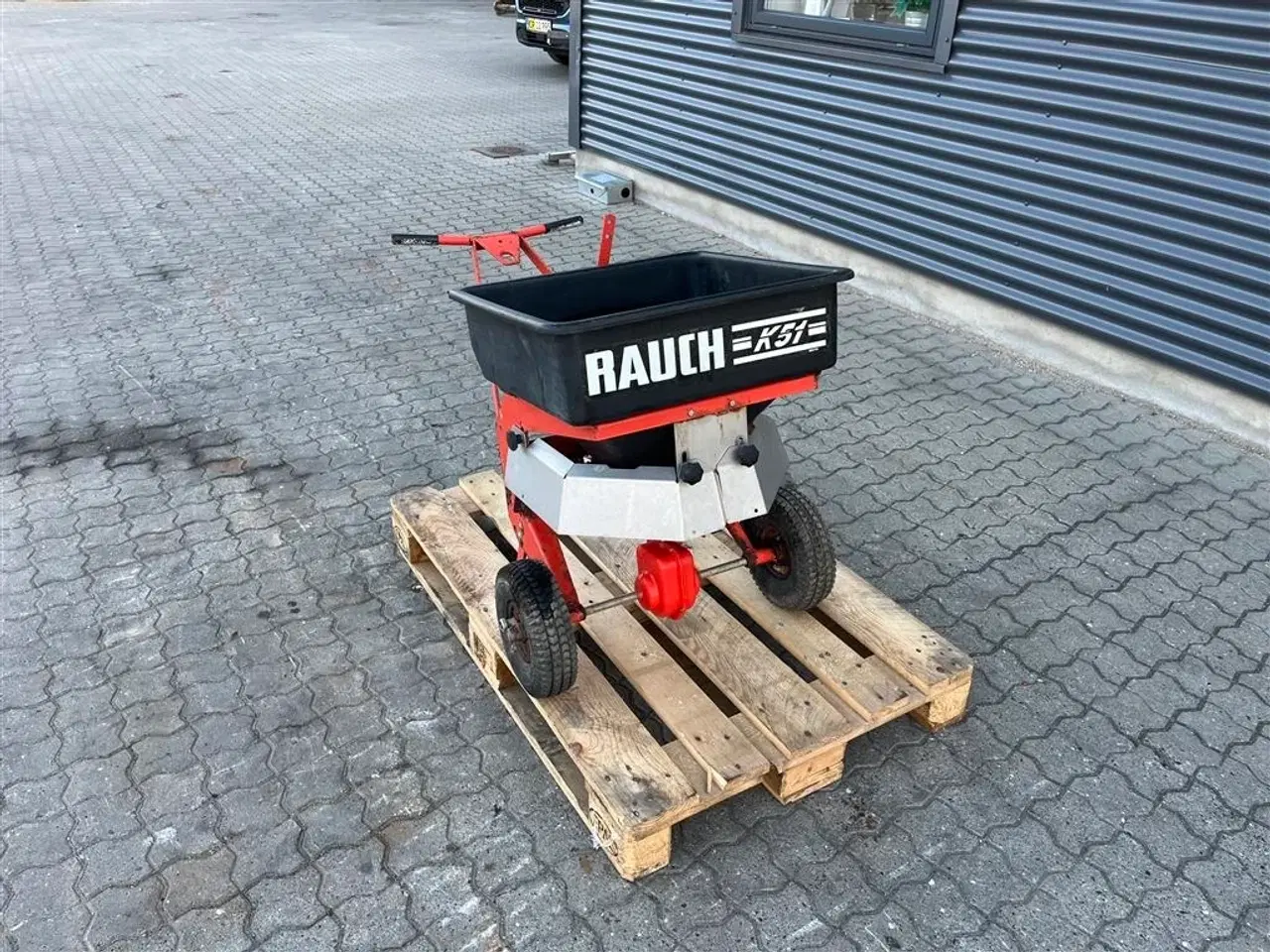 Billede 2 - - - - Rauch k51 manuel gødning spreder