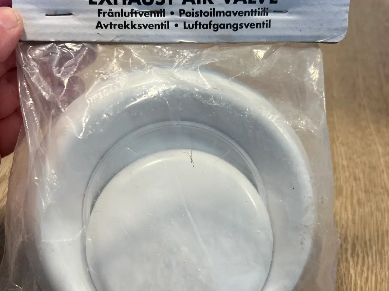 Billede 1 - Luftafgangsventil i hvid. Diameter: 10 Cm. 