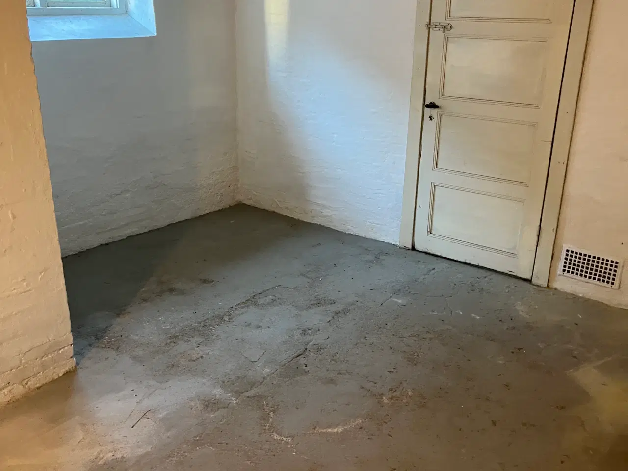 Billede 2 - Lagerlokale i Hellerup til møbel opbevaring