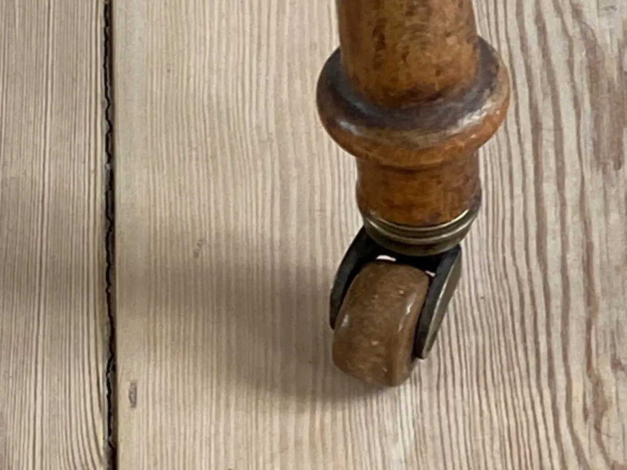 Billede 2 - Elegant antik stol med svungen ryg. Giv et bud.