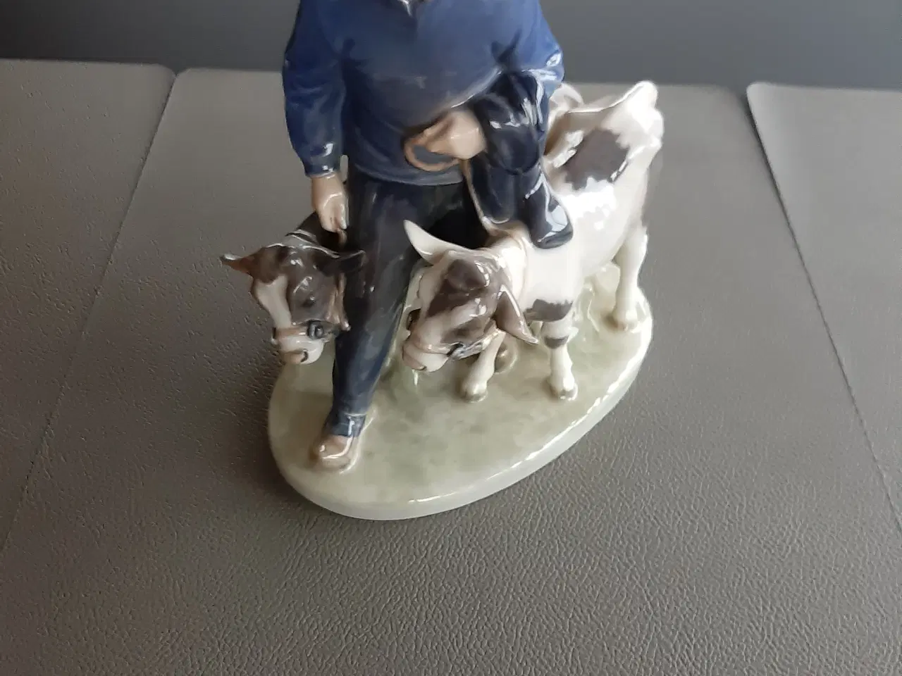 Billede 1 - Kgl. Figur 1858 Mand med 2 Kalve