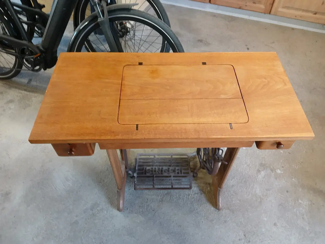 Billede 2 - Flot Singer trædesymaskine