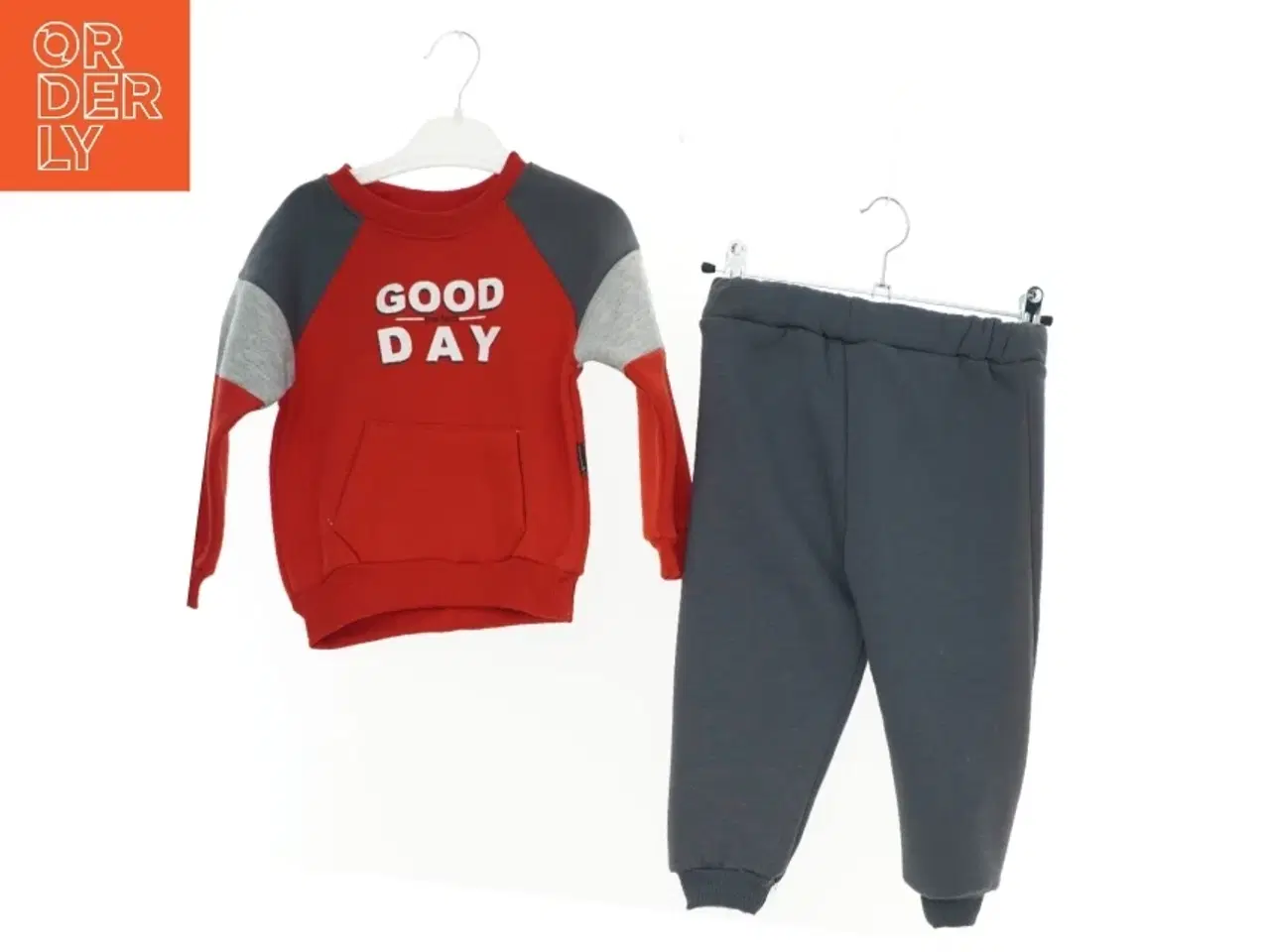 Billede 1 - sweatpants & sweatshirt (str. 98)