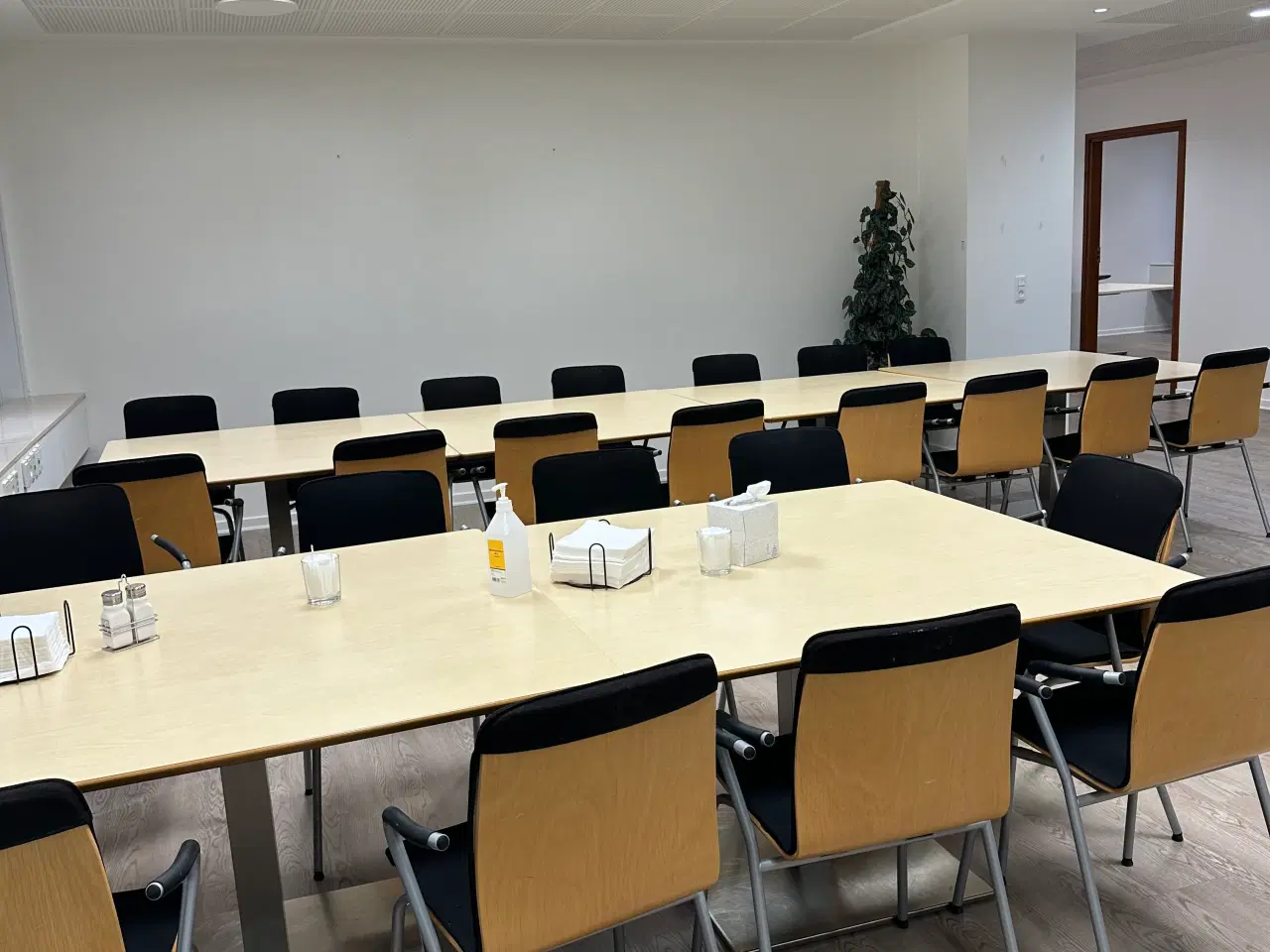 Billede 2 - Komplet kantine sæt 