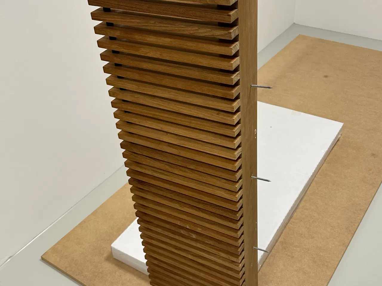 Billede 4 - Maritim Cutter Garderobe hylde i teak fra....