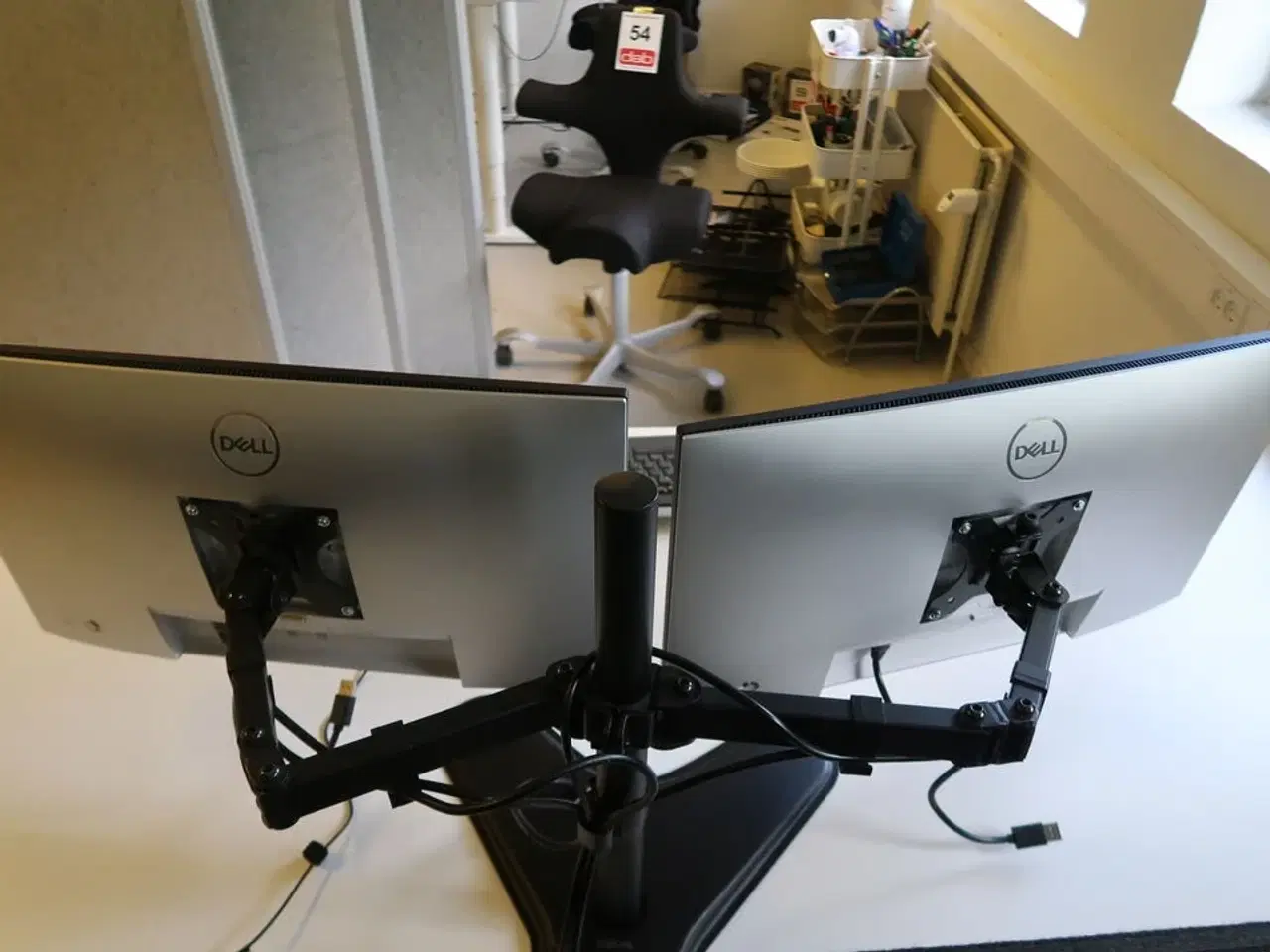 Billede 3 - 2 stk. Dell UltraSharp U2422H 24" skærme på arm