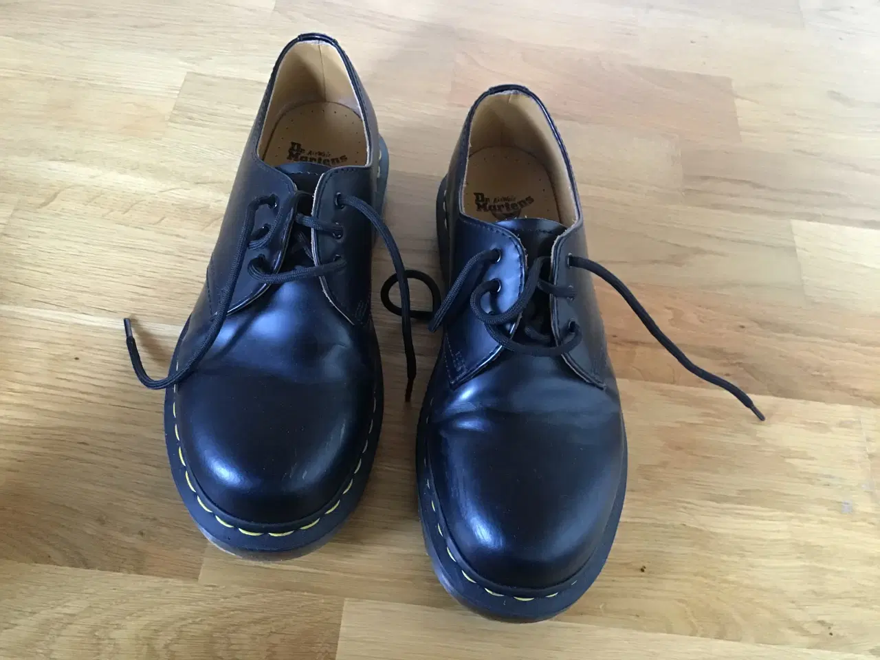 Billede 1 - Dr Martens sko str: 38. Sorte.