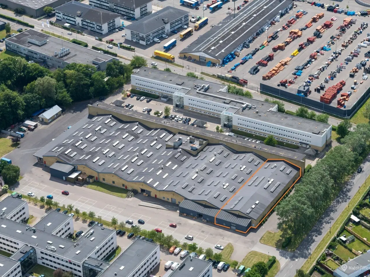 Billede 2 - Sjældent udbudt lagerhal med port og tilhørende kontor