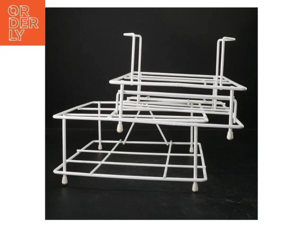 Billede 1 - Hvidt stativ/reol til opbevaring af tallekner/kopper i metal (str. 24 x 24,5 cm. og. 20 x 24,5 cm)