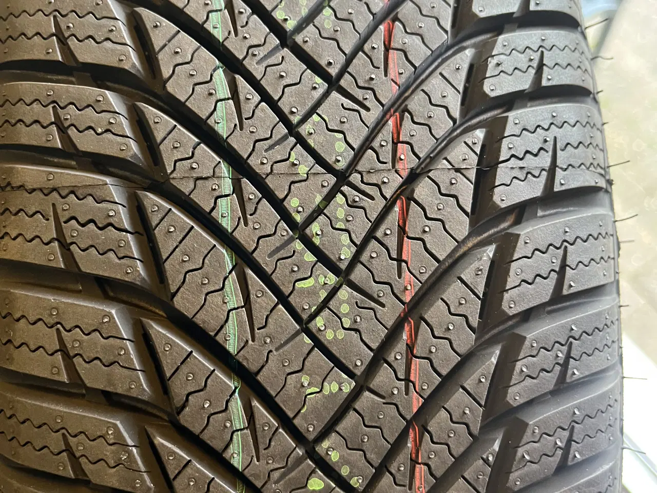 Billede 3 - Nye vinterdæk 175-65-14 VW UP.