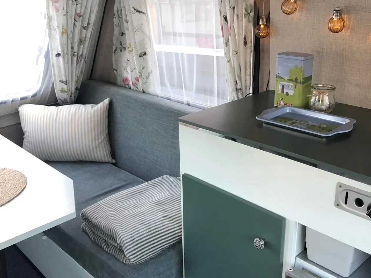 Billede 4 - Lille nyistandsat Safari campingvogn