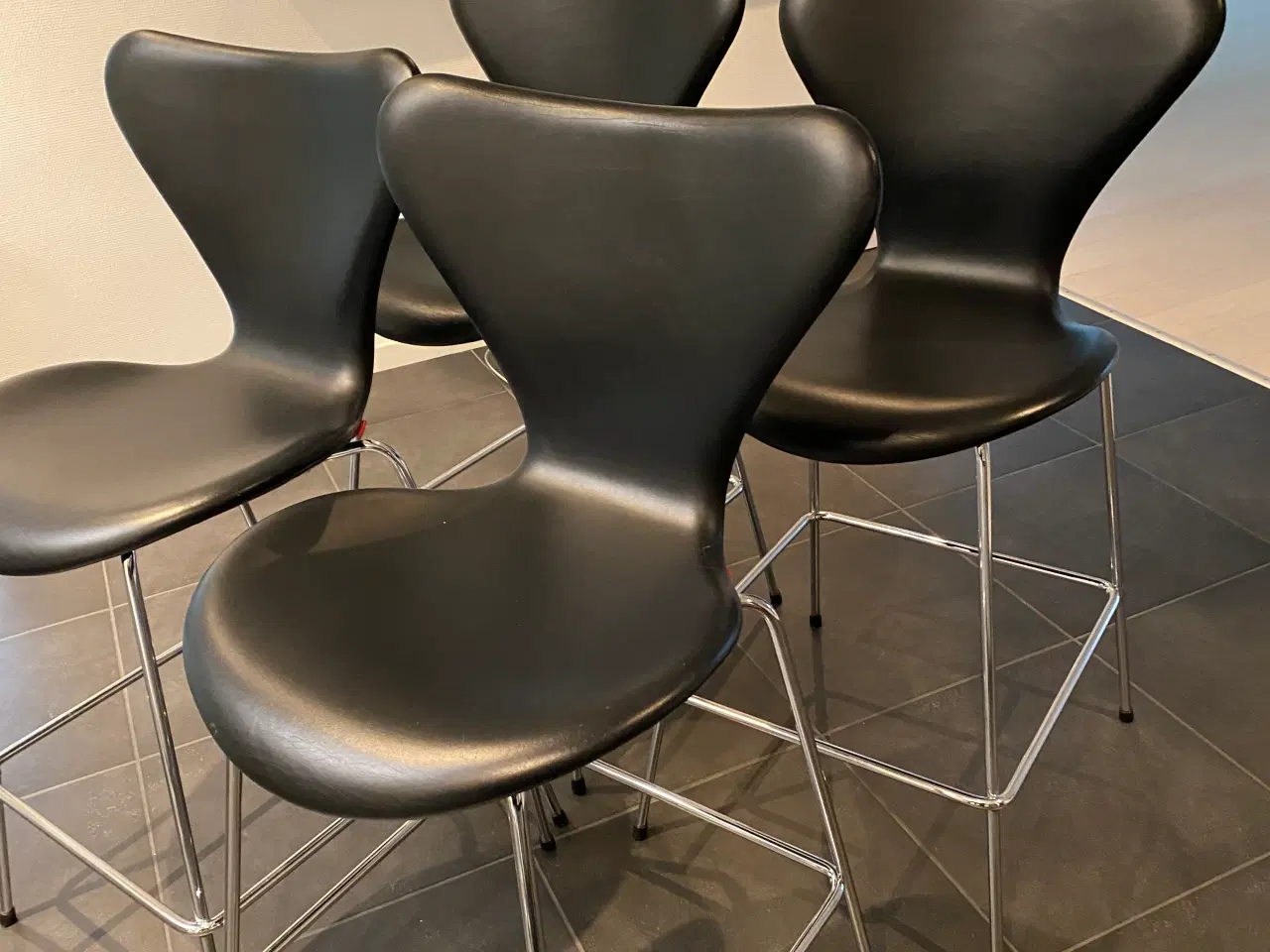 Billede 2 - Barstole Syver fuldpolstret sort læder