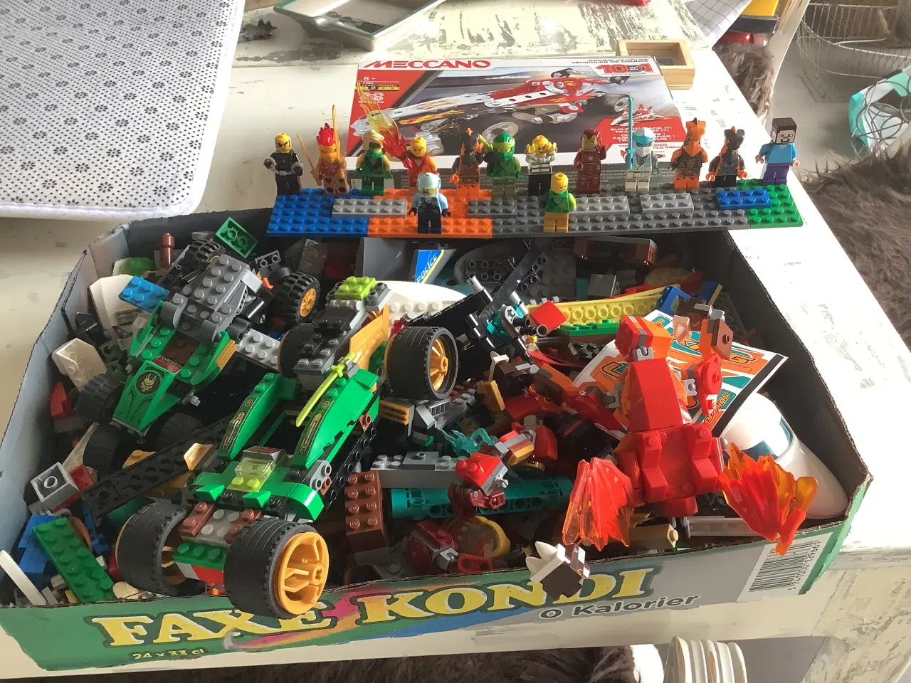 Billede 1 - Stor Lego lot. Med bl.a. 14 minifigurer