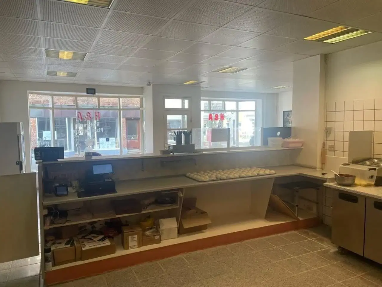 Billede 4 - Pizza- og Grillbutik til Salg – Central Beliggenhe