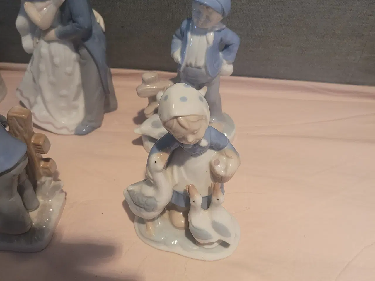 Billede 4 - Porcelæn figur 7 stk samlet pris 