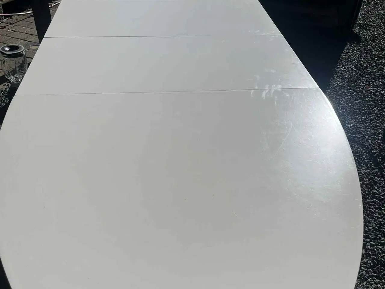 Billede 4 - Spisebord med tilægsplader hvidt med metal stel