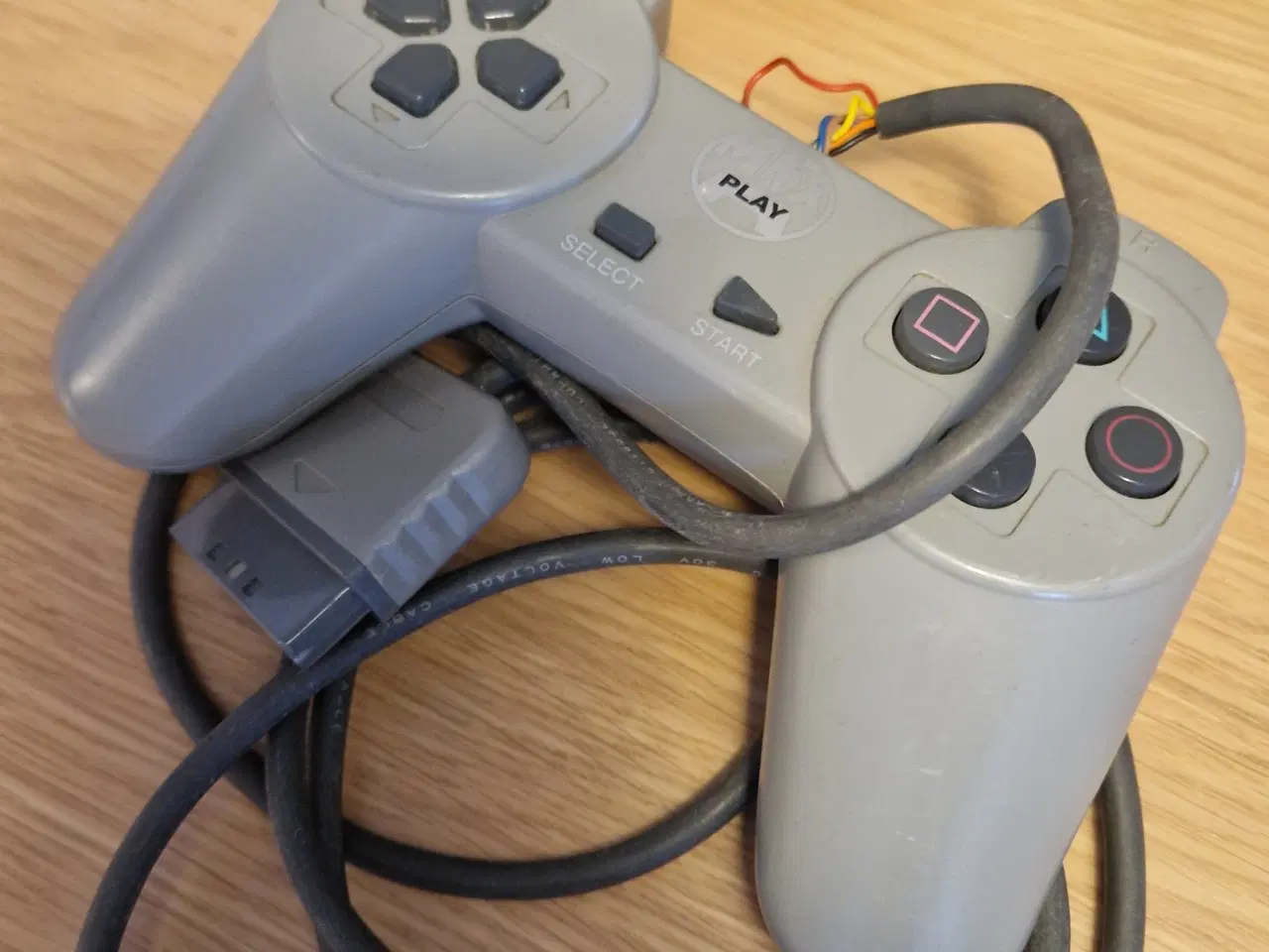 Billede 2 - 🎮 3 stk. Sony PlayStation 1 (PS1) + 2 controllere