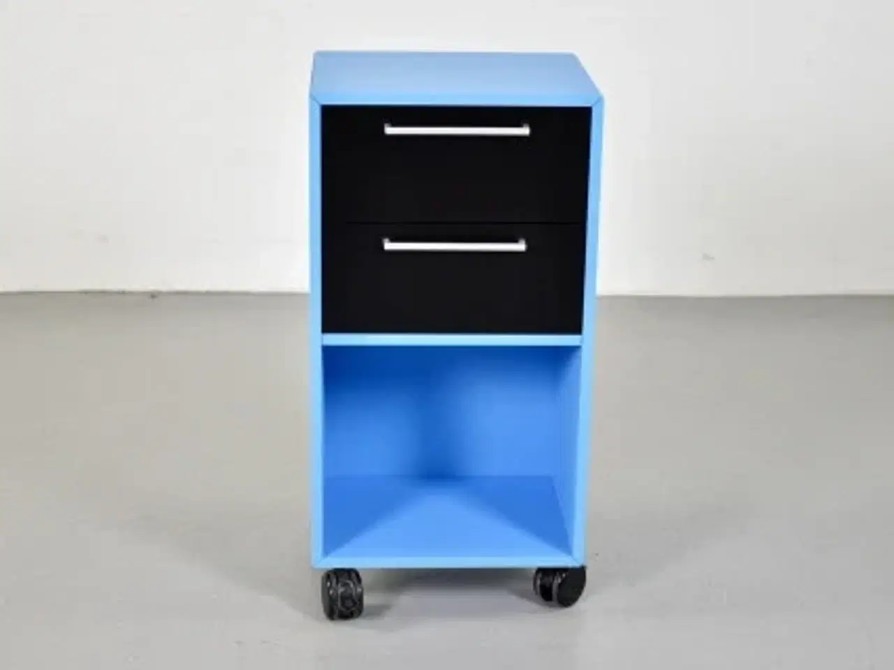 Billede 1 - Dencon skuffemøbel i blå med sorte skuffer