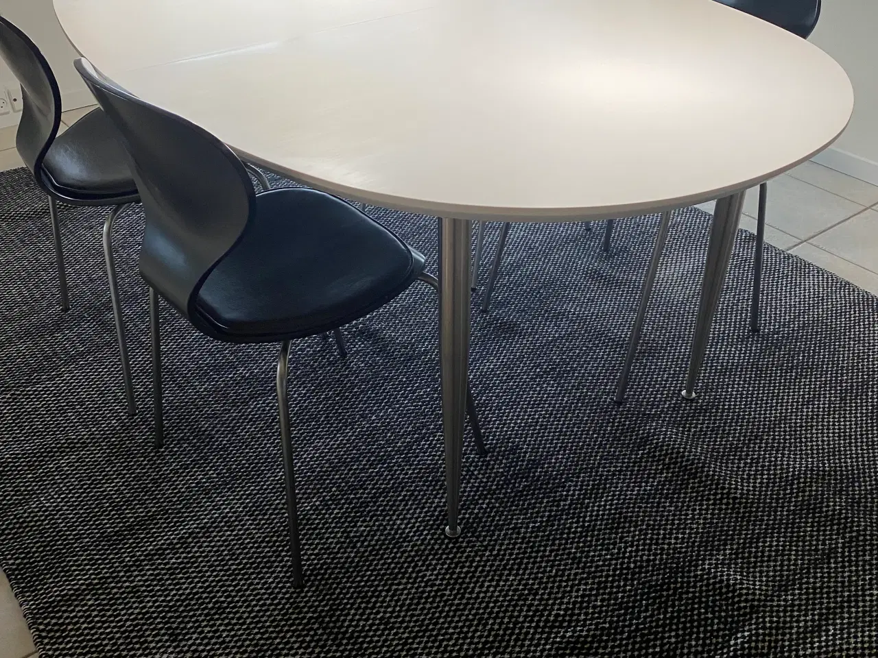 Billede 8 - Hvidt ovalt spisebord i corion 180x120 og 4 stole