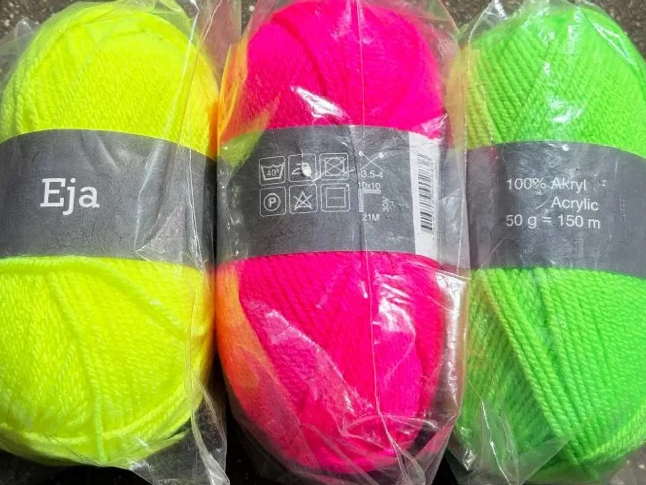 Billede 1 - 3 nøgler garn i neonfarver. Gul, grøn og pink.