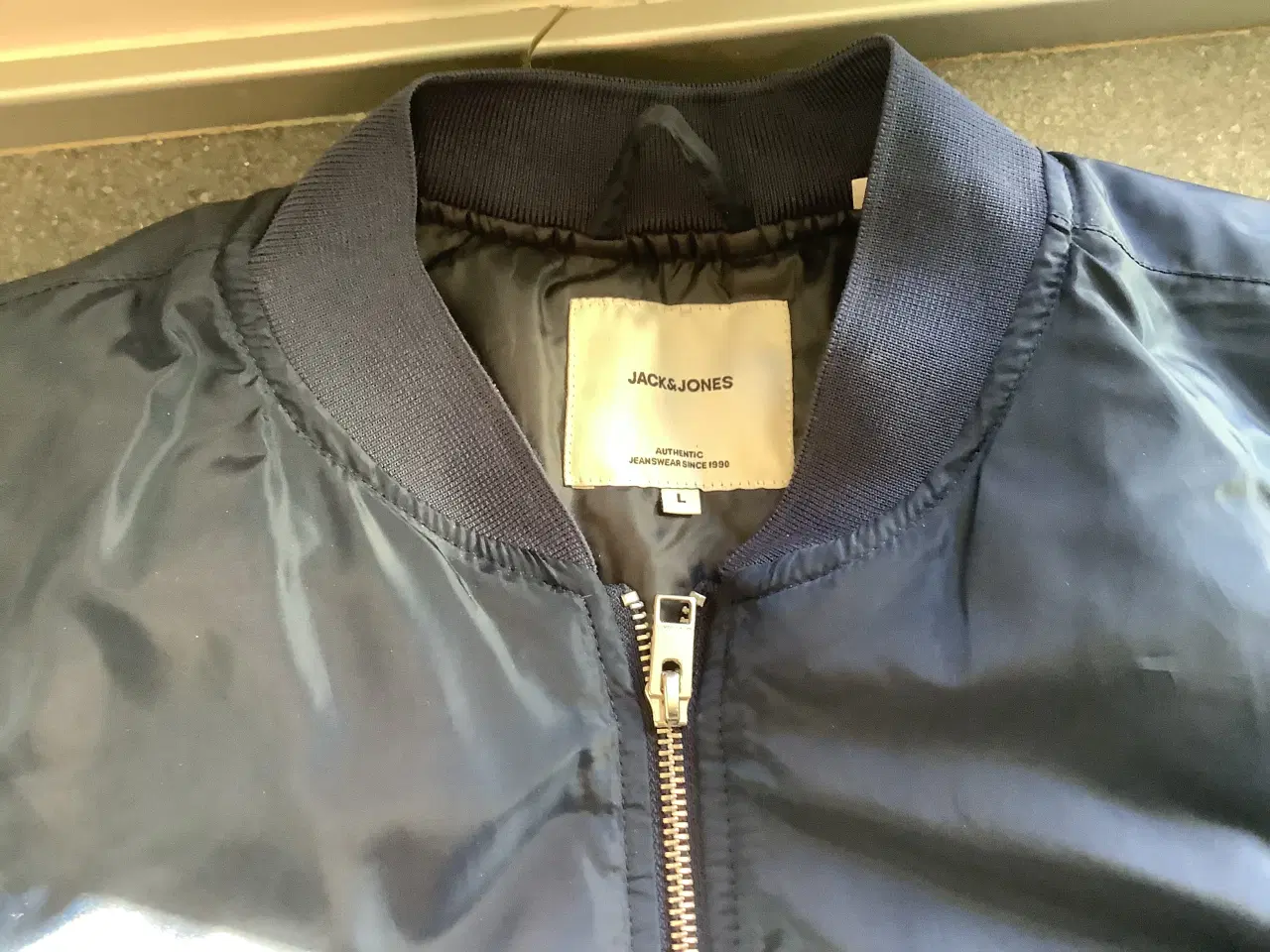 Billede 2 - Billig blå dynejakke med lynlås fra Jack and Jones