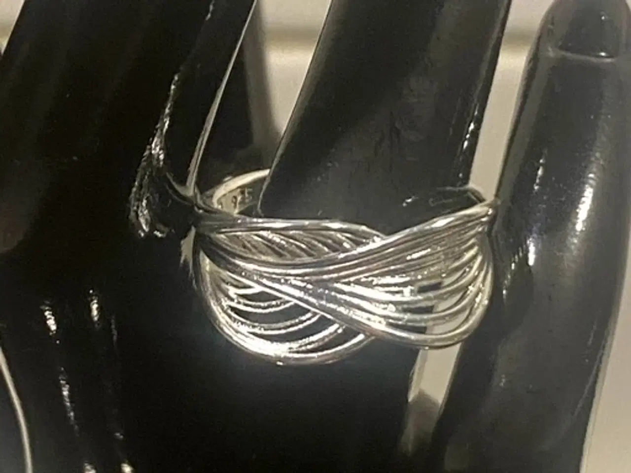 Billede 1 - * Sterlingsølv; Smuk tråd-fingerring