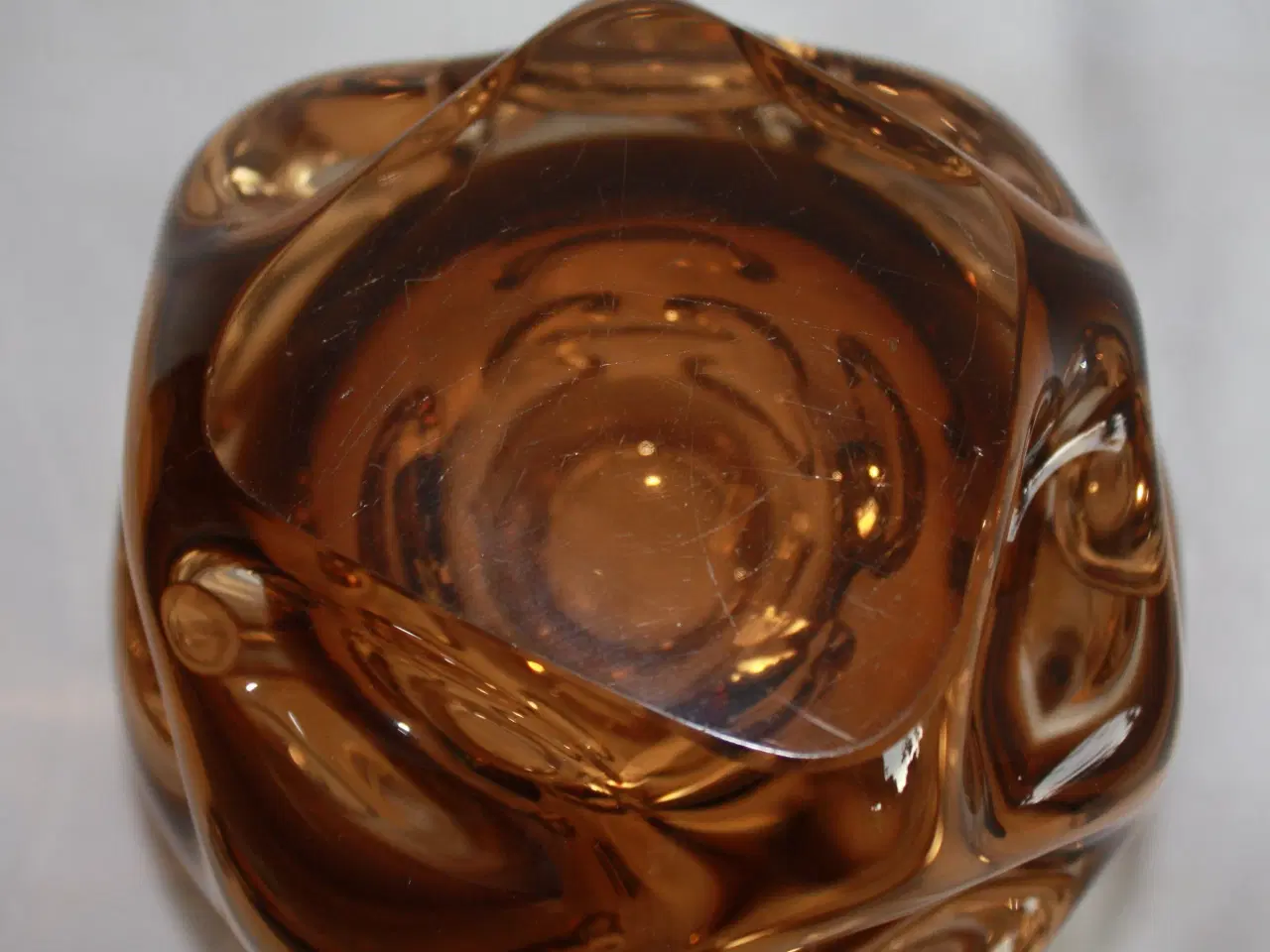 Billede 6 - Vase af brunt glas