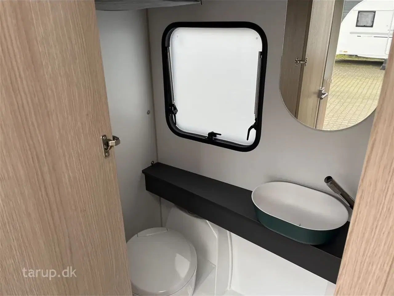 Billede 13 - 2025 - Adria Aviva Lite 300 LH   NYHED! Endesiddegruppe, stabilisator, stort opbevaringsrum i front, mulighed for at lave en lille køje