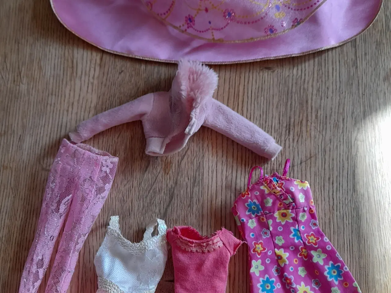 Billede 4 - Barbie, tøj, sko, tilbehør & fritid. 