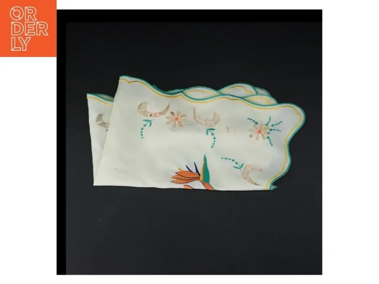 Billede 1 - Dekorativt broderet klæde (str. 35x50 cm)