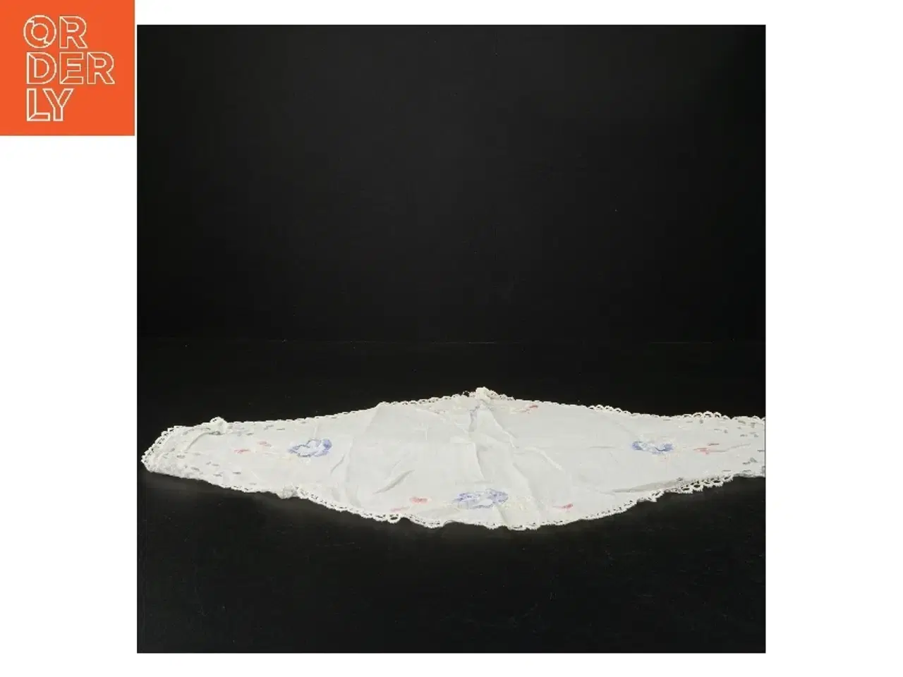 Billede 2 - Broderet dug (str. 48 x 30 cm)