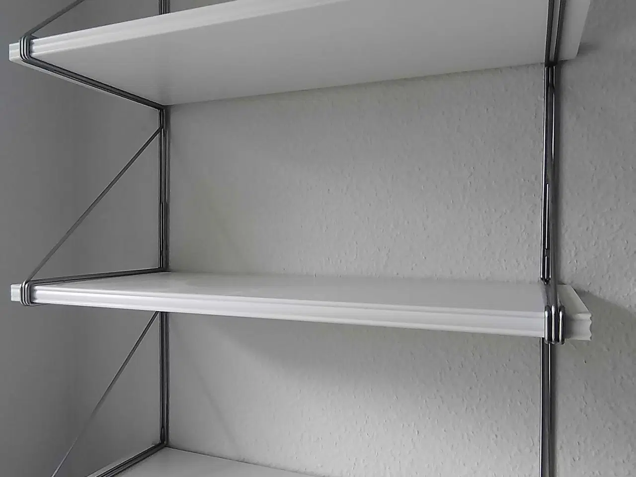 Billede 1 - IKEA-hylder gives væk