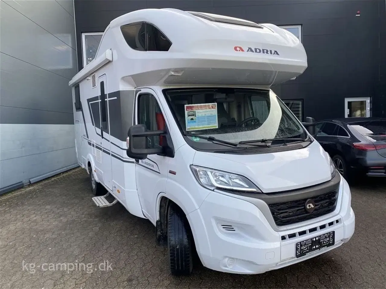 Billede 1 - 2022 - Adria Coral XL Plus A670 SL   Adria Coral PLUS 670 SL XL med Alkove - automatgear.
