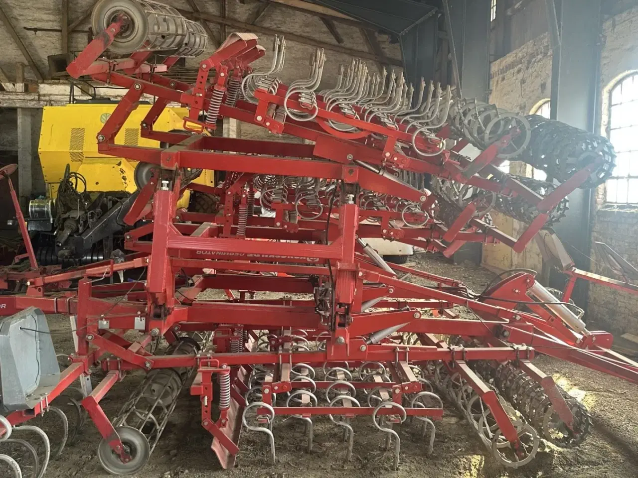 Billede 1 - Kongskilde Germinator SP7000 med CROSKILL tromle bagerst. Velegnet til roer og andre speciel afgrøder.