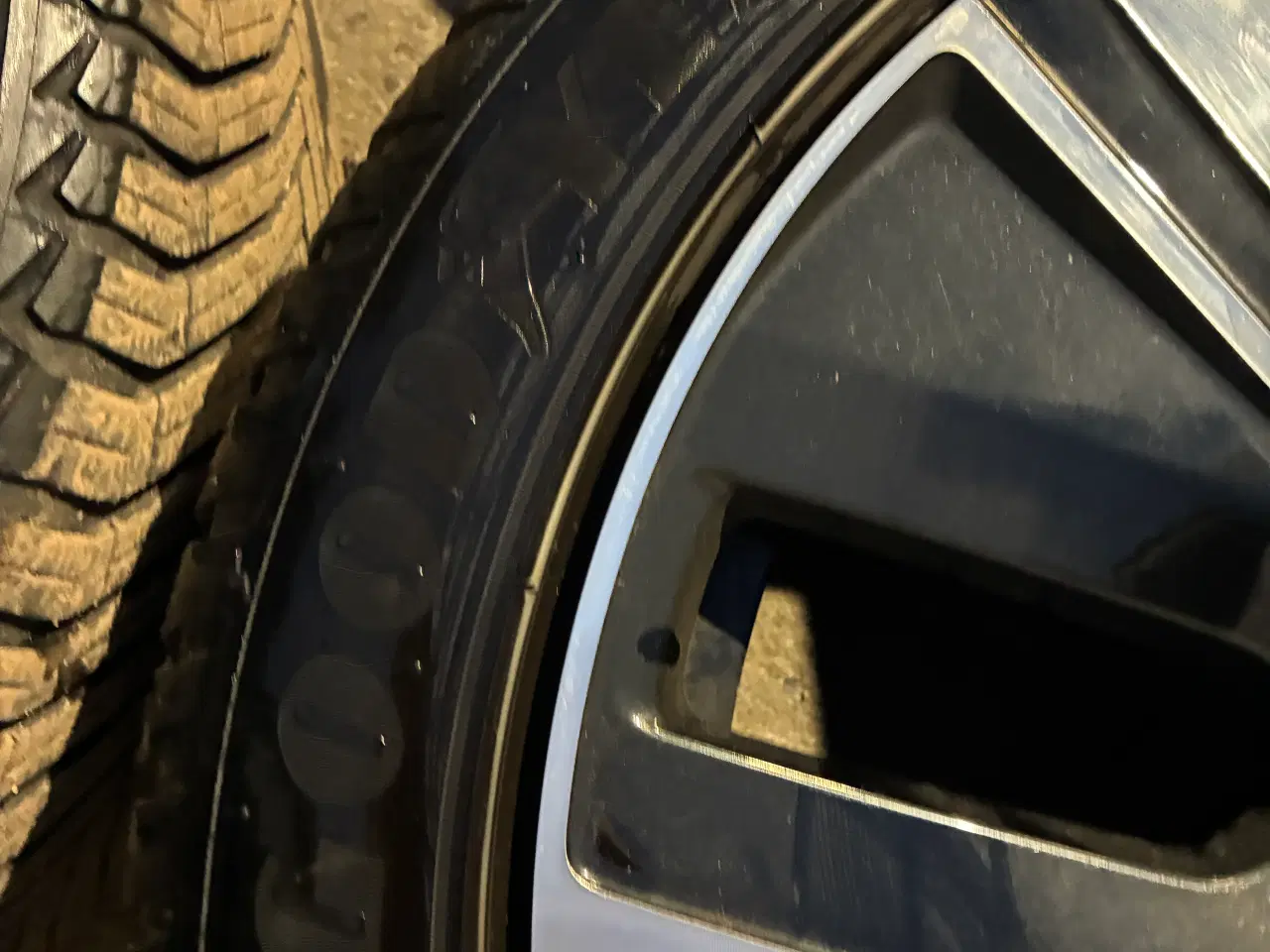 Billede 6 - Polestar 2 originale alufælge med gode helårsdæk