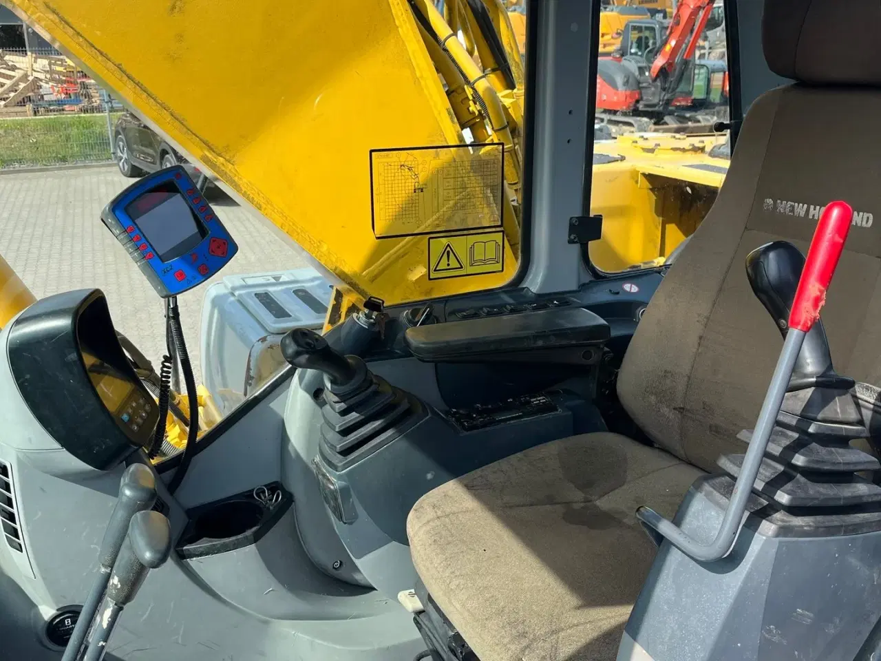 Billede 9 - New Holland E215B 21 ton maskine med 2 skovle.
