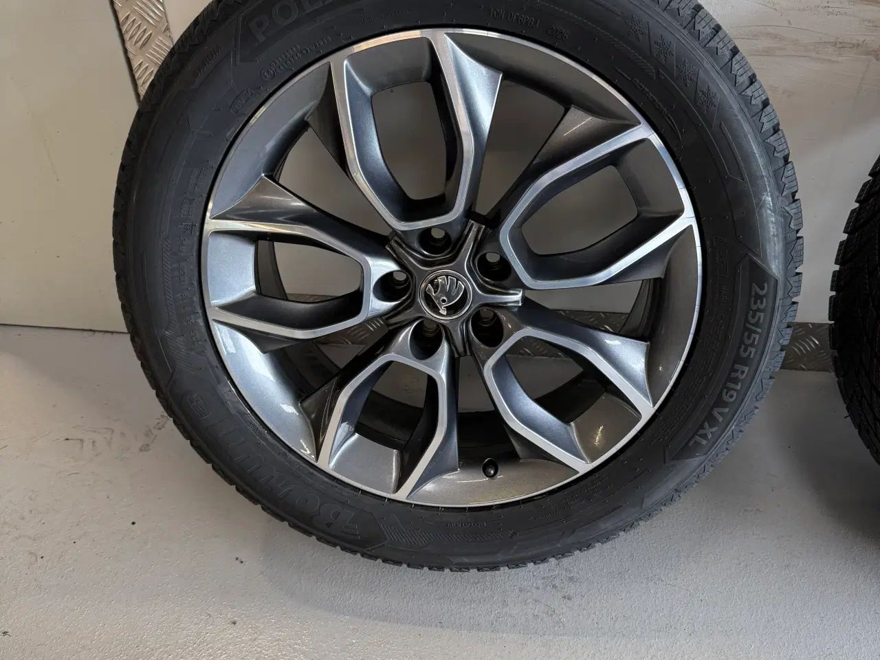 Billede 2 - Originale 19” Skoda fælge med barum vinterdæk