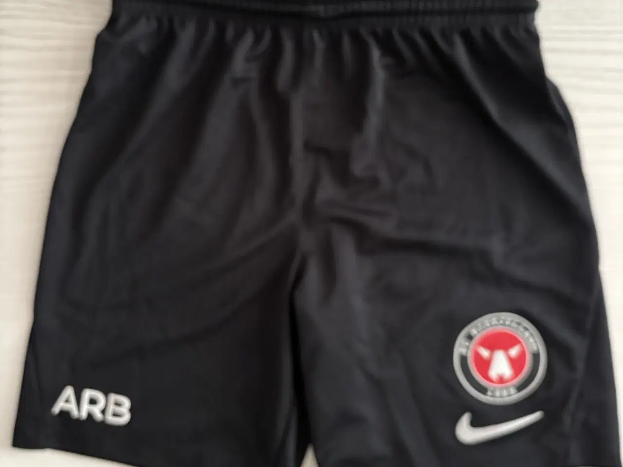 Billede 4 - Sportstøj bluse og shorts Nike str. 137-147