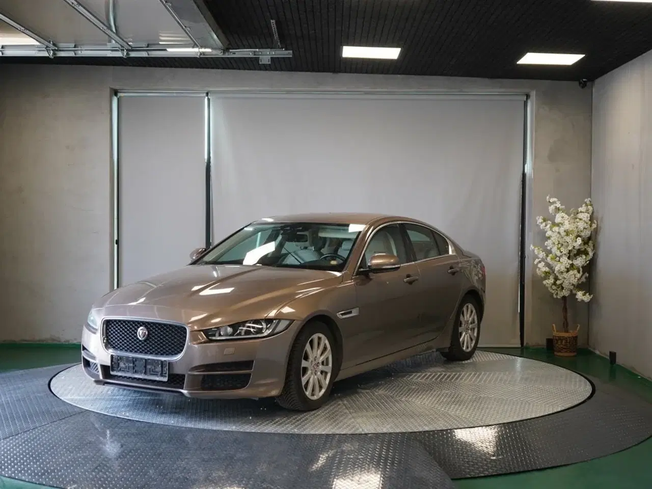 Billede 1 - Jaguar XE 2,0 D180 Portfolio aut.