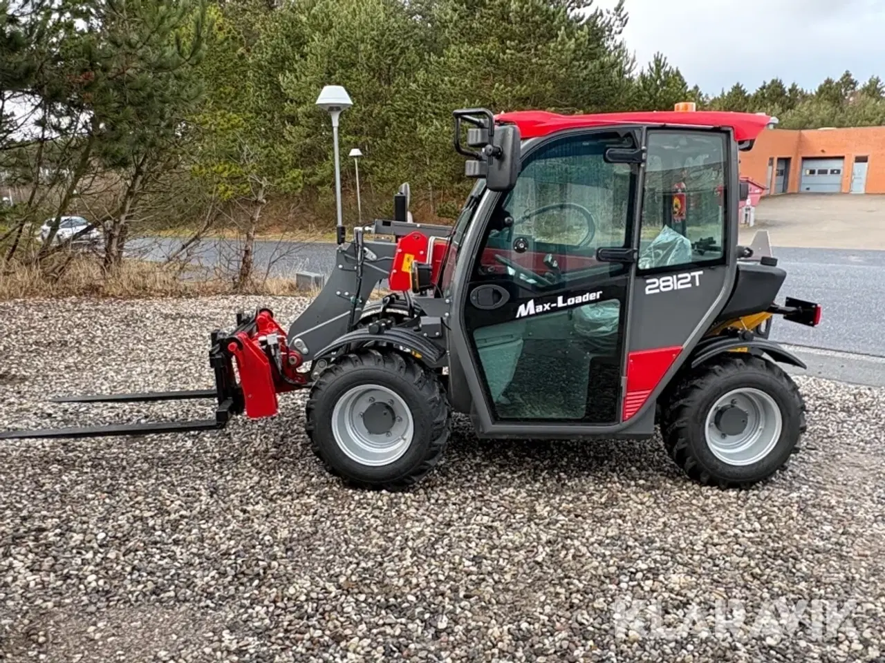 Billede 2 - Teleskoplæsser Max Loader 2812T med skovl og gafler