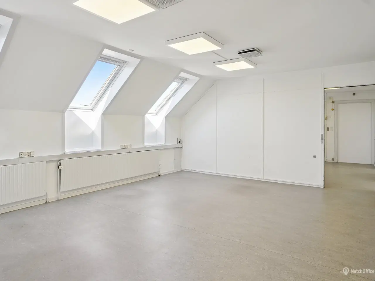 Billede 14 - Velbeliggende erhvervslejemål – ideelt til kontor med lager